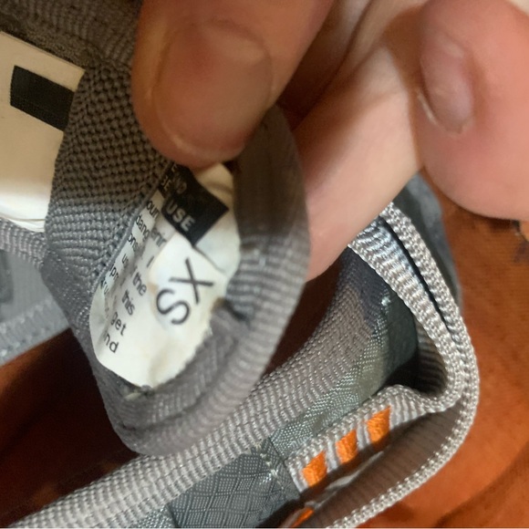 Climbing harness and shoes - Picture 2 of 3